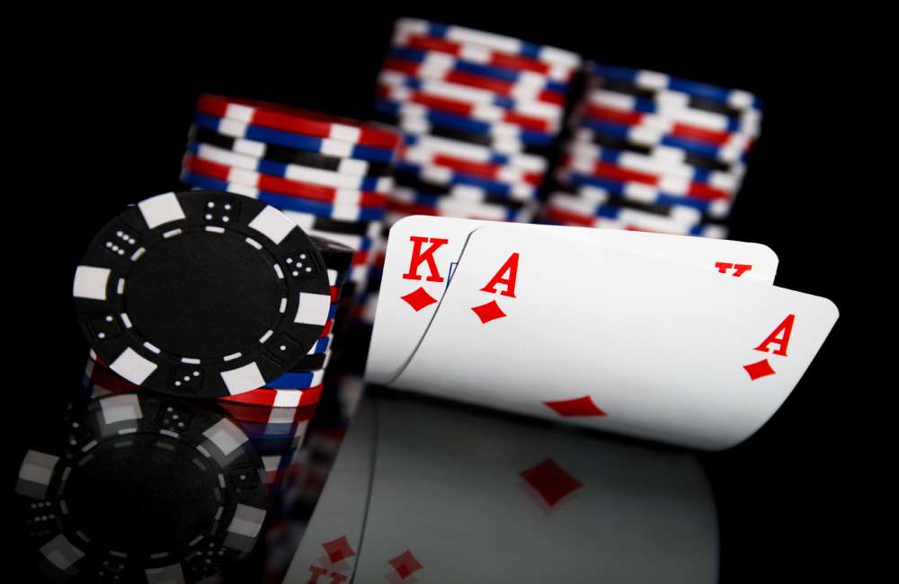 چطور با ACE KING (AK) پوکر بازی کنیم؟
